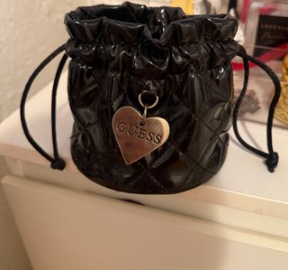 Bolso Joyero Guess Negro y Plateado