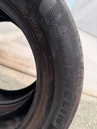 Neumático Michelin 215/65 R17 102V
