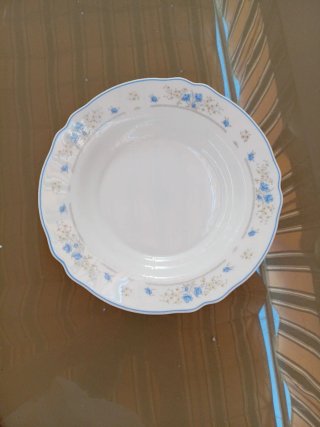 Plato Arcopal con borde floral azul