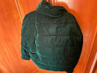 Chaqueta acolchada terciopelo verde Zara