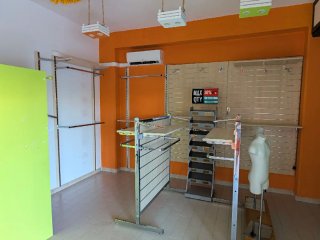 Scaffalatura negozio abbigliamento