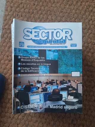 Lote 32 revistas sector seguridad años 2002-2005