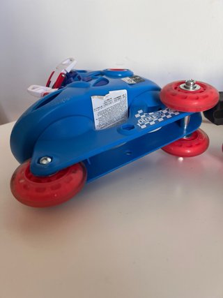 Patines en línea ajustables para niños.