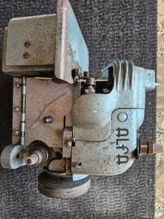 Máquina de coser antigua remalladora