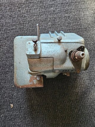 Máquina de coser antigua remalladora