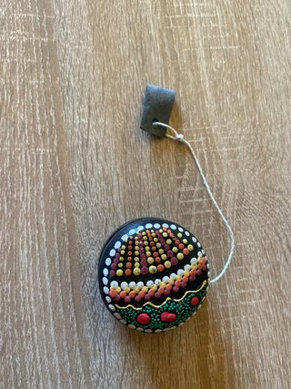 Giocattolo yo-yo decorato con punti