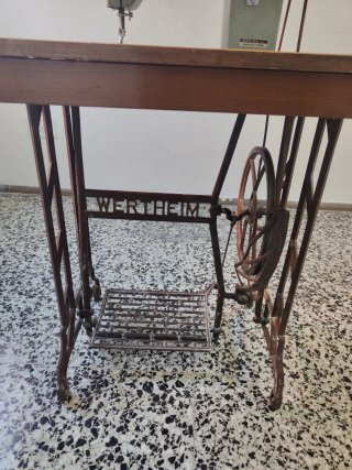 Máquina de coser Wertheim