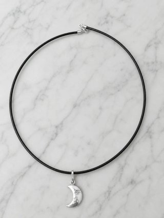 Collar con colgante de luna de plata