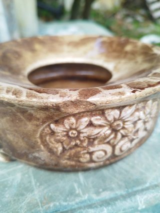 Escupidera de porcelana antigua