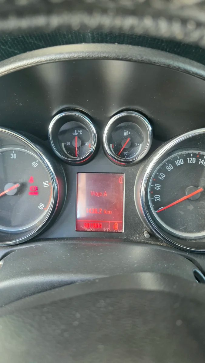 Opel Astra 2011 - foto 1