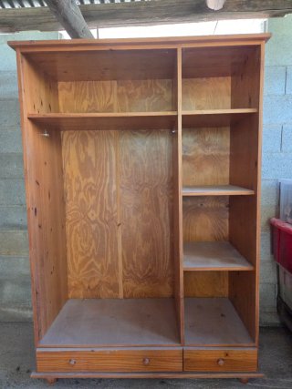 Armario madera maciza puertas