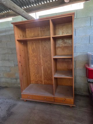 Armario madera maciza puertas