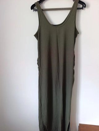 Vestido premamá verde acanalado