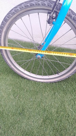 Bicicleta infantil blanca y azul