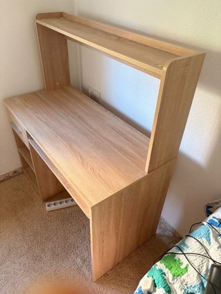 Escritorio madera con cajón y estantes