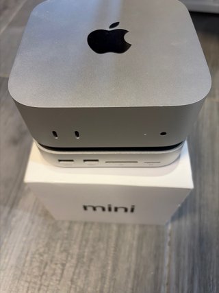 Mac mini M4 y dock Ugreen