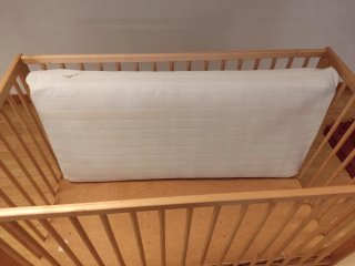 Cuna de madera para bebé