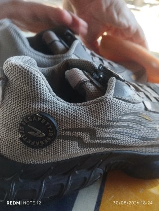 Zapato de seguridad gris