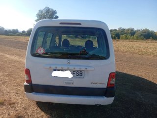 Peugeot Partner 2007. Con cama doble