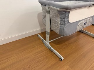 Cuna de colecho Chicco gris