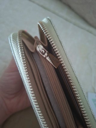 Cartera Guess Beige y Dorada