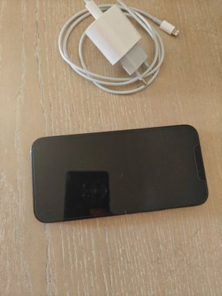 iPhone12 Pro Max con cargador y auriculares gratis