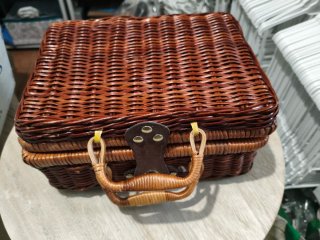 Cesta de picnic infantil con vajilla