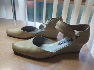 Zapatos de tacón beige mujer