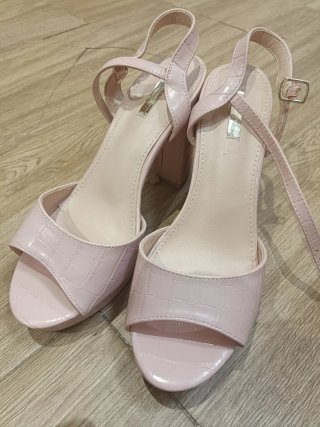 Zapatos de tacón rosa