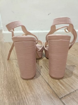Zapatos de tacón rosa
