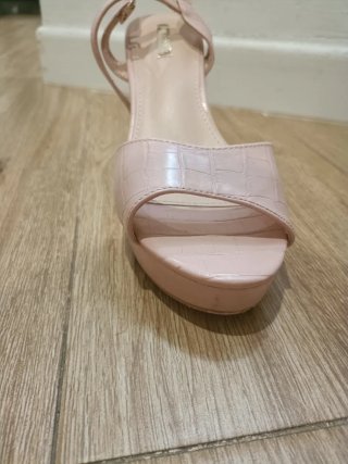 Zapatos de tacón rosa