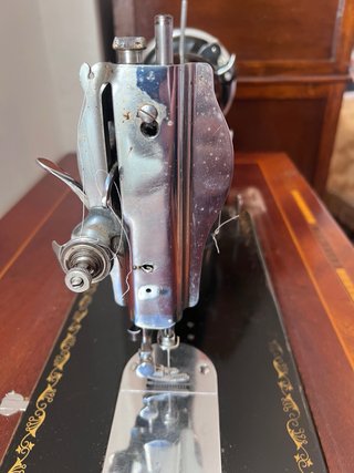 Máquina de coser Alfa de madera y metal