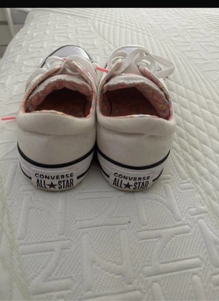 Converse Blancas con Detalles Rosas