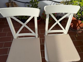 Mesa redonda blanca extensible y 4 sillas. Ikea.