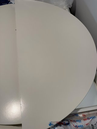 Mesa redonda blanca extensible y 4 sillas. Ikea.