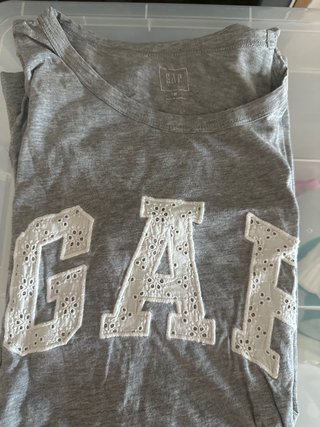 Camiseta GAP gris talla M