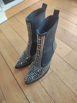 Botines negros tachuelas talla 36