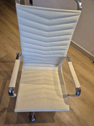 Silla de oficina regulable con ruedas