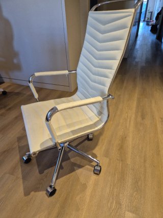 Silla de oficina regulable con ruedas