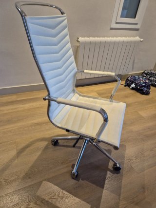 Silla de oficina regulable con ruedas