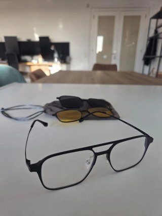 Gafas con clips solares intercambiables