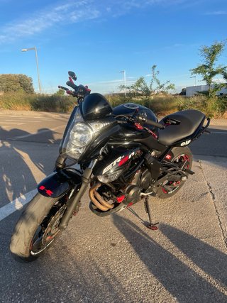 Kawasaki ER6n Negra y Roja