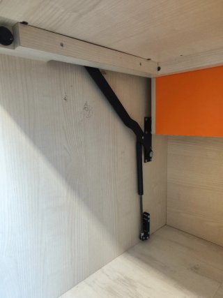 Cama litera abatible con escritorio