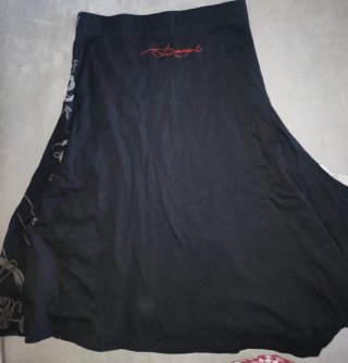 Falda Desigual negra con estampado