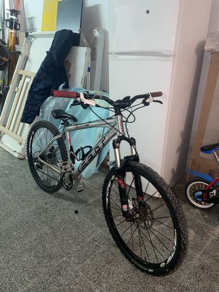 Bicicleta Montaña felt Plata R26