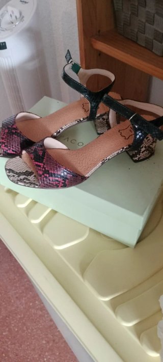 Sandalias de piel serpiente