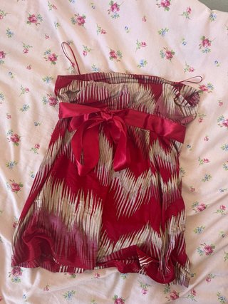 Top rojo con estampado y lazo