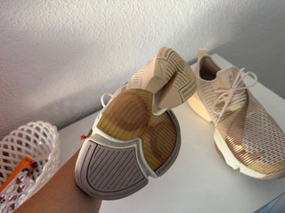 Nike Beige y Dorado
