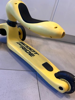 Patinete infantil Scoot & Ride amarillo