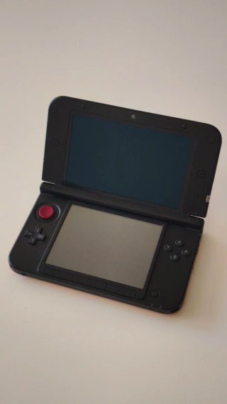 Nintendo 3DS XL Rossa (con custodia)